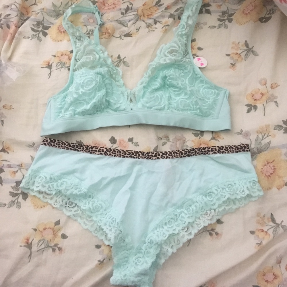 VS PINK Mint Rose Lace Plunge Bralette & Panty Set